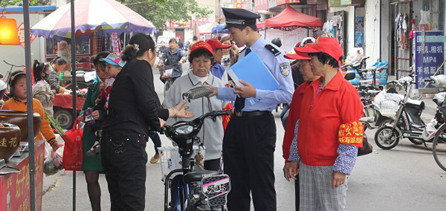 好民警李浩讓“三老小區”變平安和諧新典型